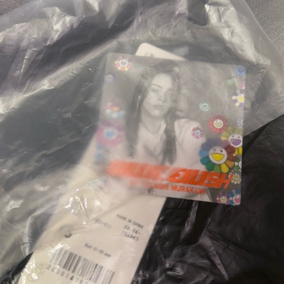 New Billie Eilish by Takashi Murakami UT Short Sleeve Oversized Graphic - Picture 4 of 9